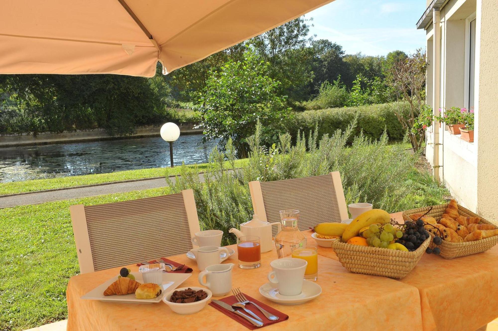 Logis Hotel Le Relais Du Moulin Valençay Buitenkant foto