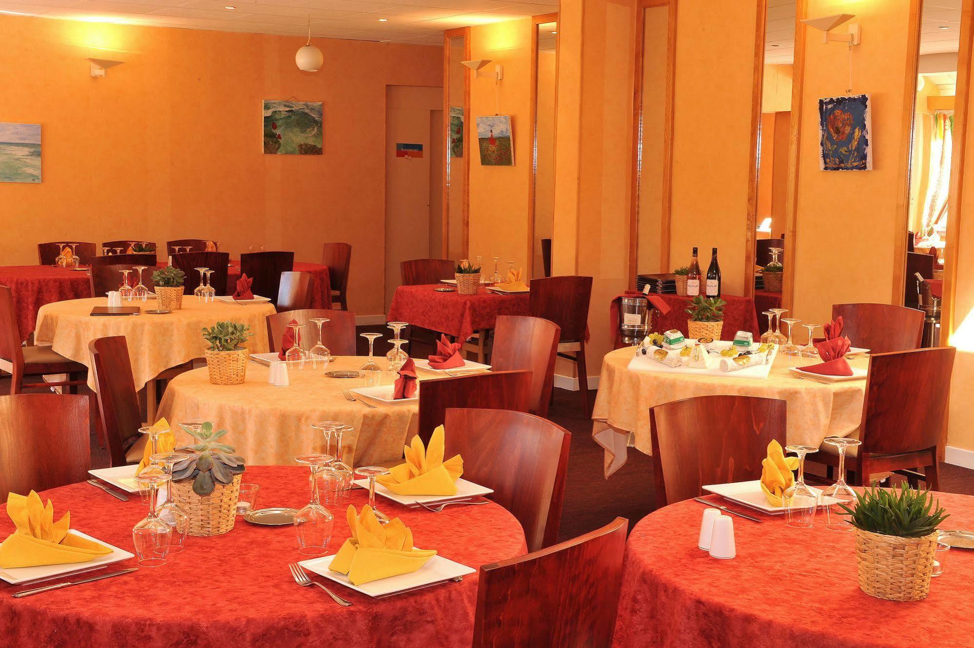 Logis Hotel Le Relais Du Moulin Valençay Buitenkant foto